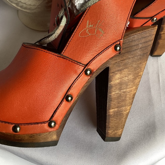 John Fluevog Faiths Rahab Blood Orange Platform Sandals - Picture 2 of 4